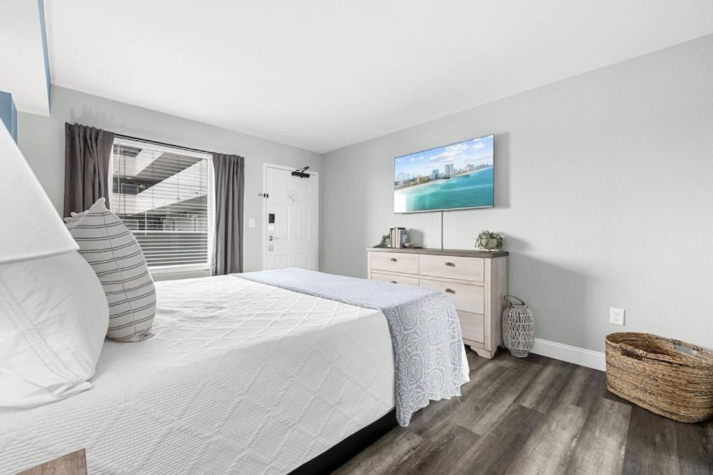 Direct Oceanfront- King Bedroom- Amazing Views/Pools/Hot Tubs/Beach Access/Golf เมอร์เทิลบีช ภายนอก รูปภาพ