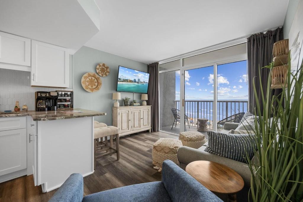 Direct Oceanfront- King Bedroom- Amazing Views/Pools/Hot Tubs/Beach Access/Golf เมอร์เทิลบีช ภายนอก รูปภาพ